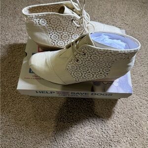 Brand new BOBS high notes Rocket natural size 11